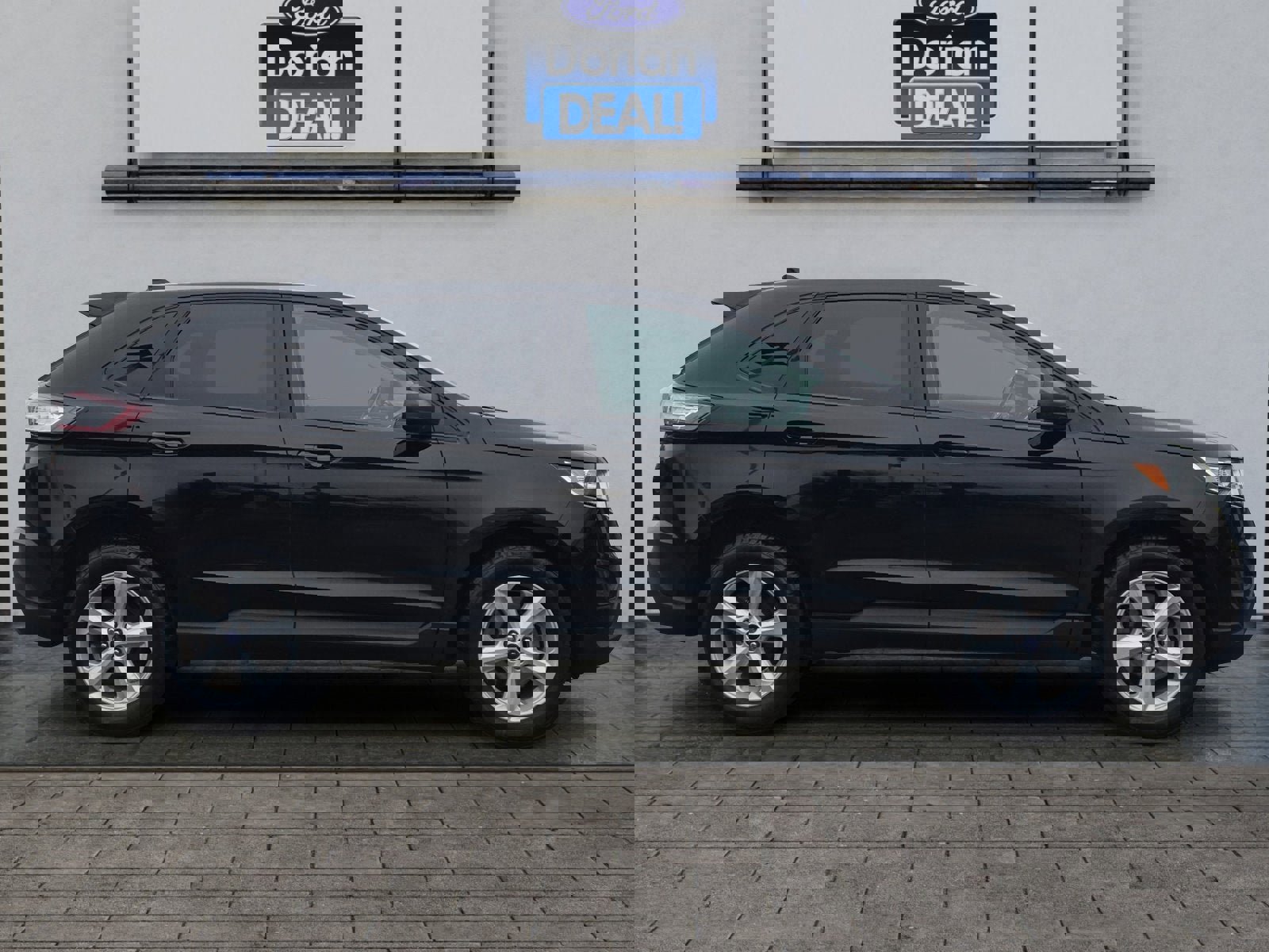 Used 2016 Ford Edge SE image 2