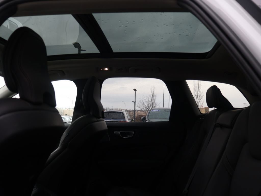 Used 2023 Volvo XC60 T8 Ultimate w/ Climate Package image 14