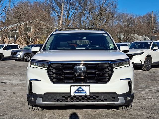 Used 2024 Honda Pilot Touring image 2