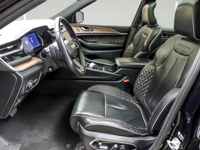 Used 2023 Jeep Grand Cherokee Summit AWD/4WD image 8