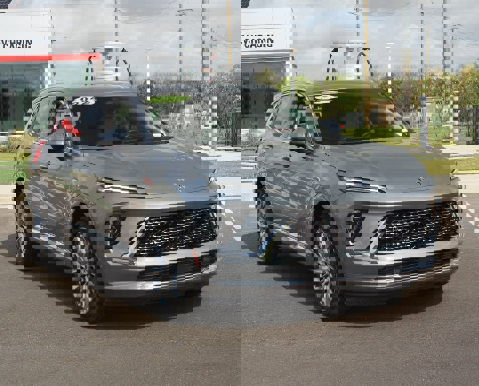 Used 2024 Buick Envision Avenir image 2