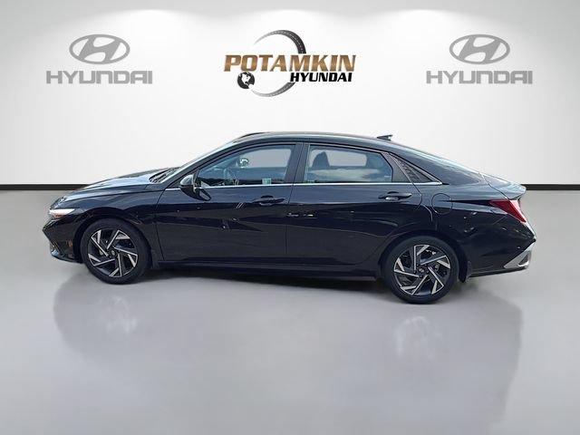 Certified 2025 Hyundai Elantra SEL FWD image 8