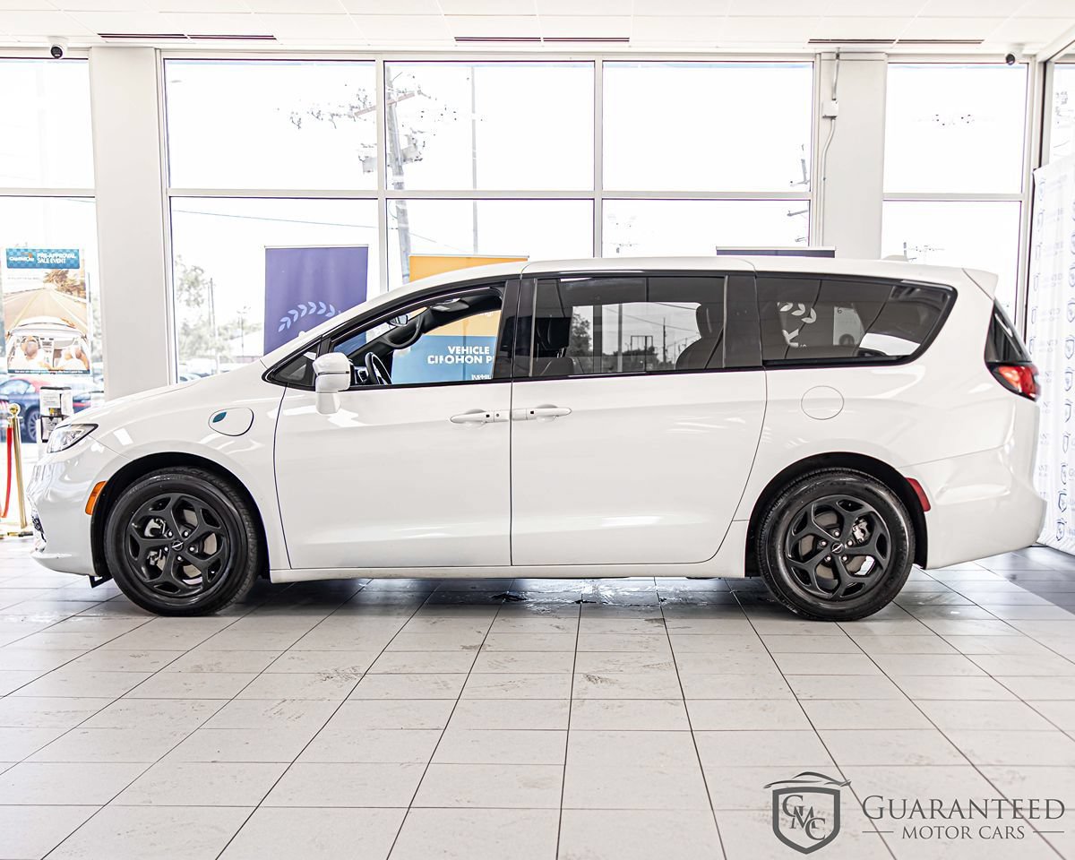 Used 2022 Chrysler Pacifica Touring-L w/ S Appearance Package FWD image 6