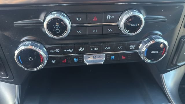 Used 2025 Ford F150 Lariat AWD/4WD image 32