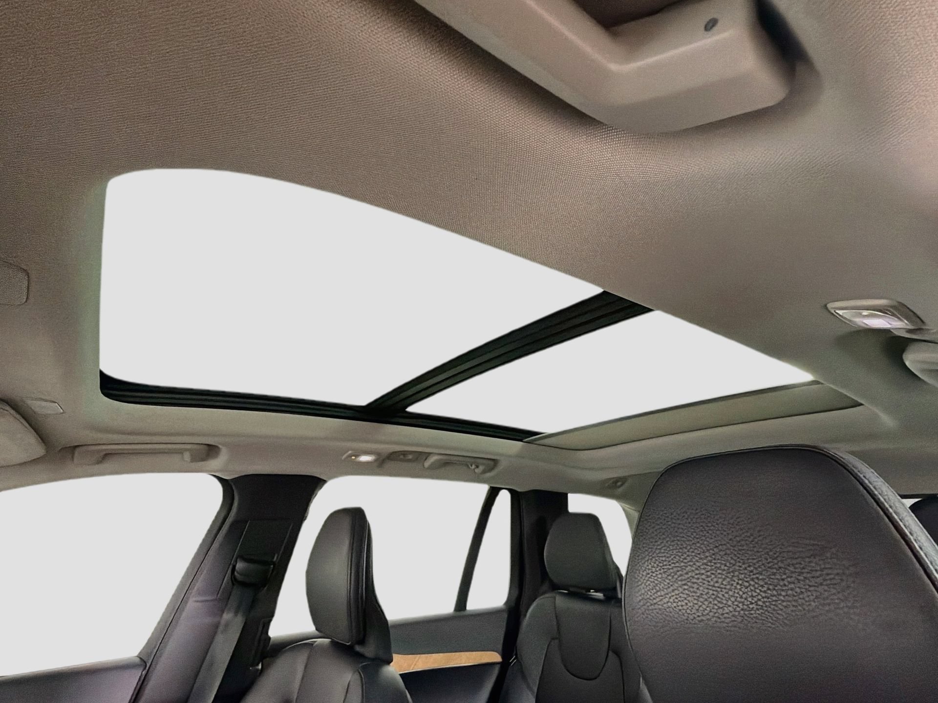 Certified 2023 Volvo XC90 B6 Plus w/ Protection Package Premier AWD/4WD image 22
