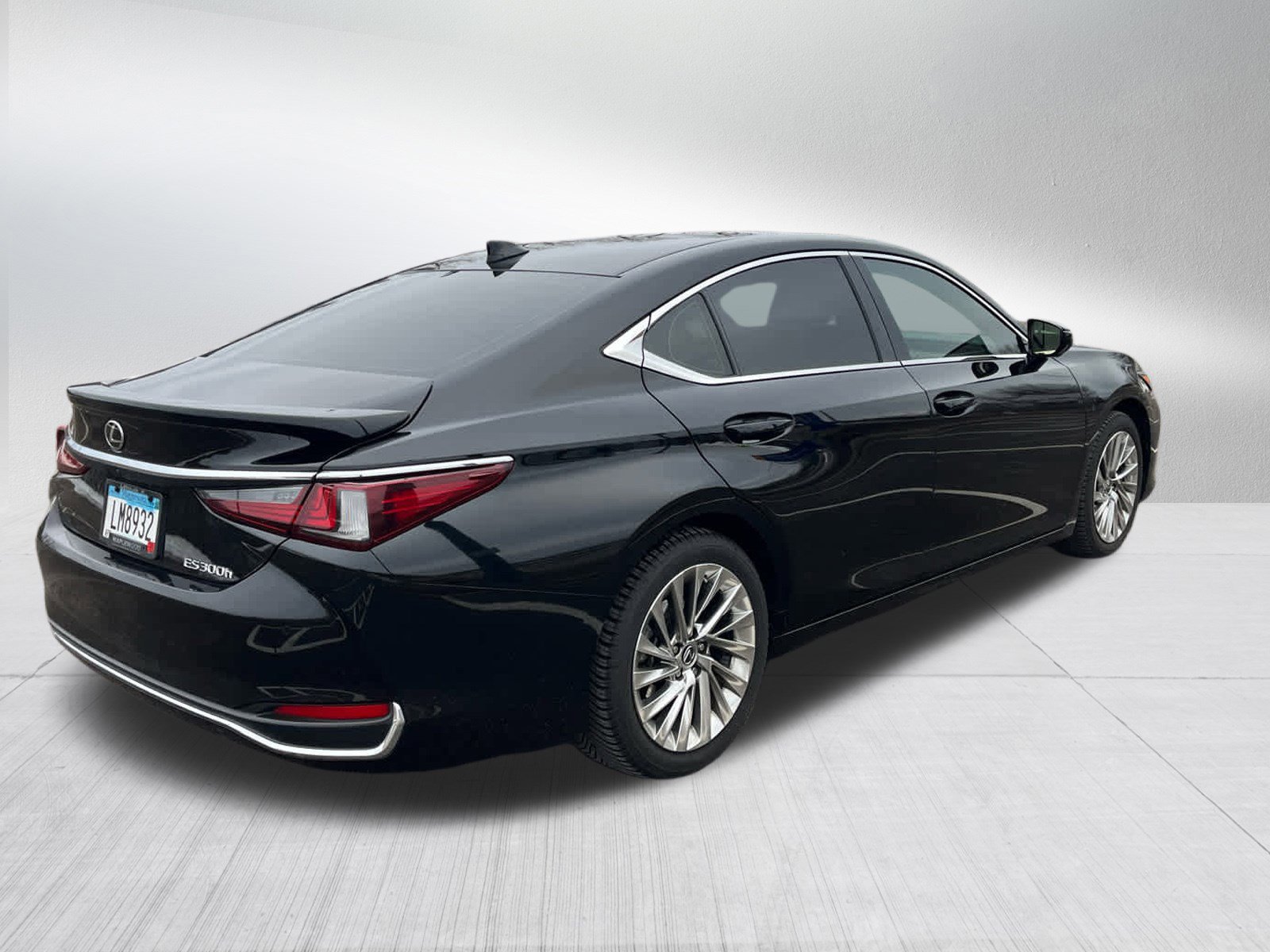 Used 2023 Lexus ES 300h Ultra Luxury w/ Accessory Package (Z1) FWD image 4