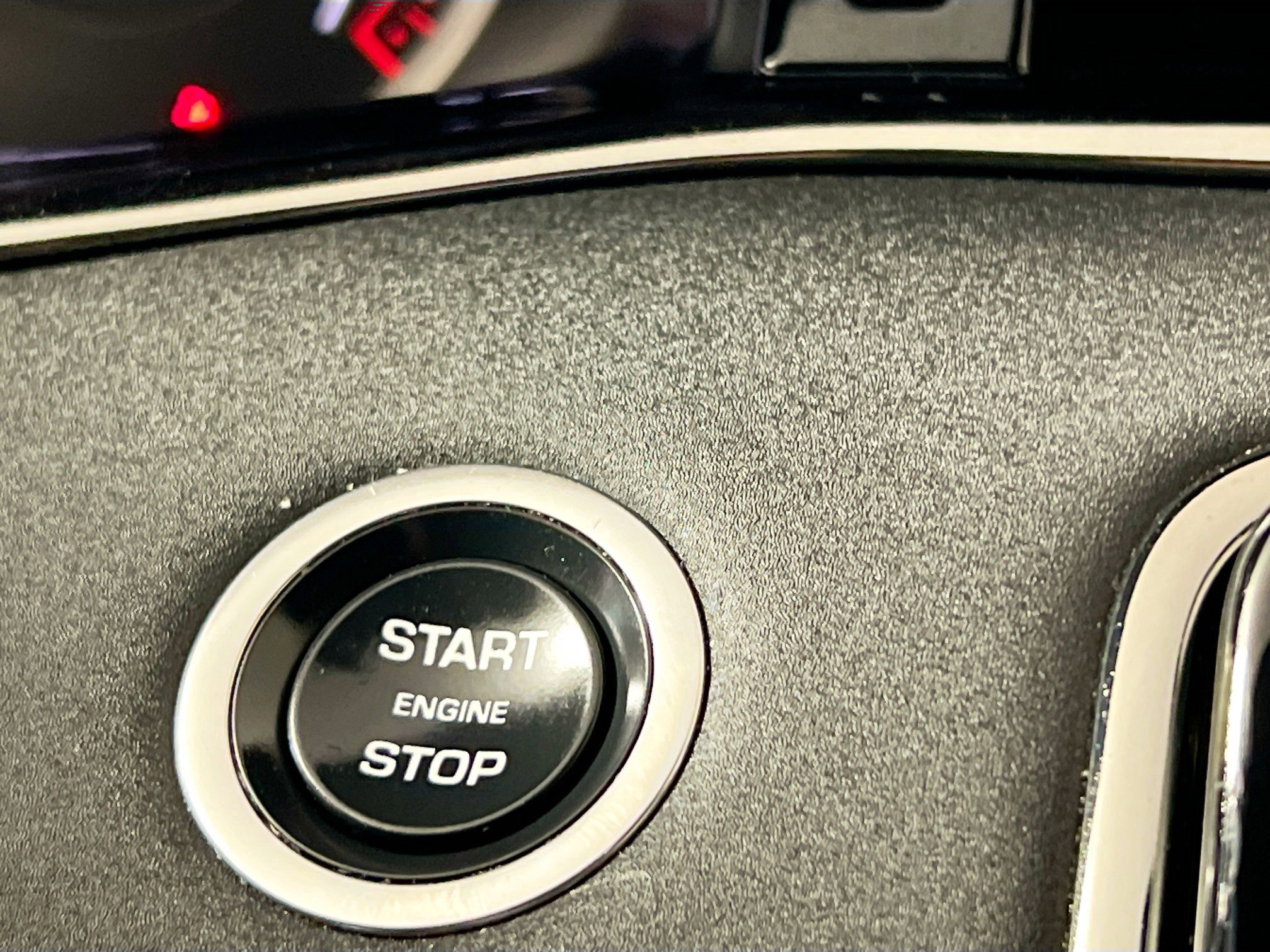 Used 2023 Land Rover Range Rover Evoque R-Dynamic SE image 24