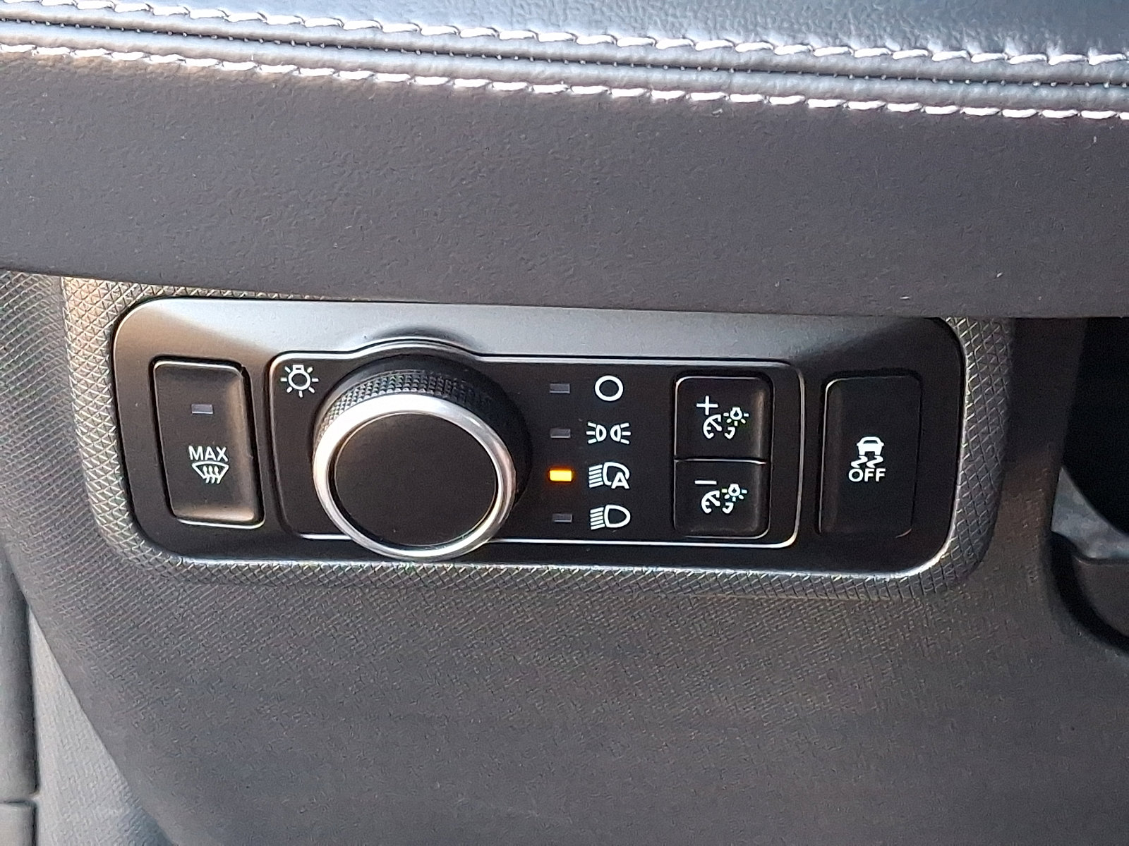 Used 2025 Ford Mustang Mach-E Premium AWD/4WD image 24