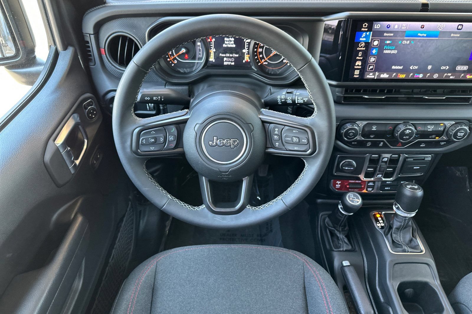 Used 2025 Jeep Wrangler Unlimited Rubicon AWD/4WD image 14