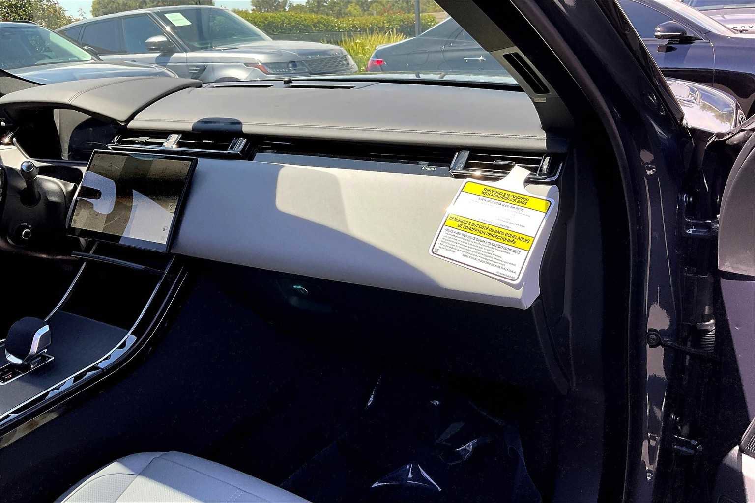 New 2026 Land Rover Range Rover Velar Dynamic SE image 28