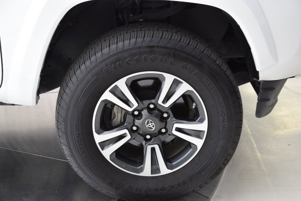 Used 2019 Toyota Tacoma TRD Sport w/ Technology Package AWD/4WD image 12