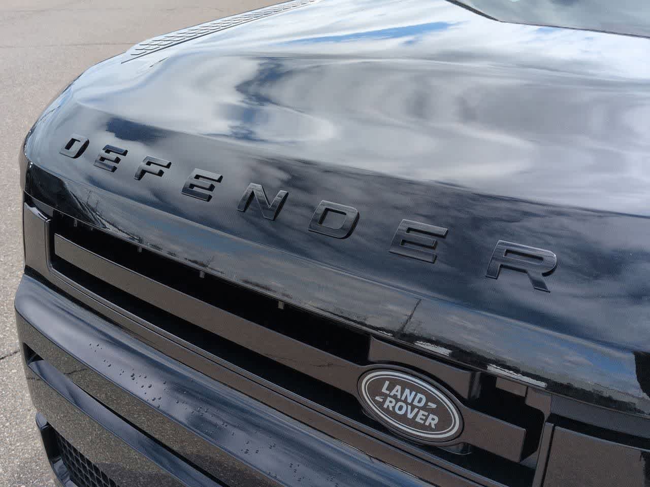 New 2026 Land Rover Defender 130 X-Dynamic SE image 12