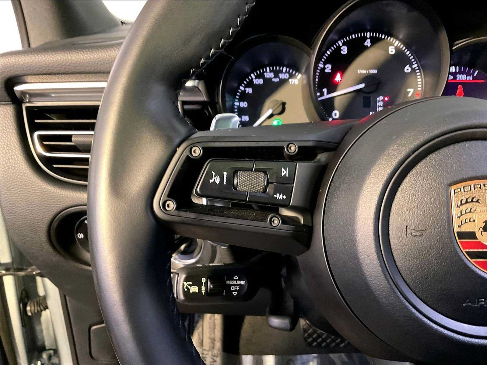 Certified 2023 Porsche Macan AWD/4WD image 27