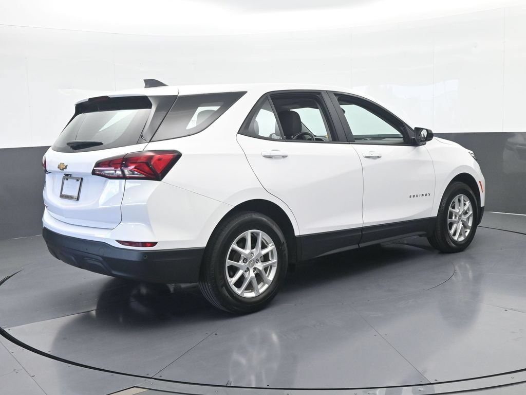 Used 2024 Chevrolet Equinox LS w/ Driver Confidence II Package FWD image 6