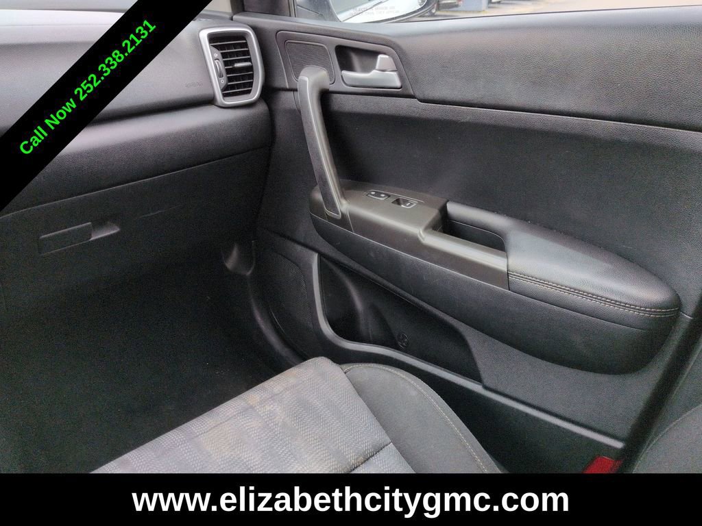 Used 2021 Kia Sportage LX AWD/4WD image 17