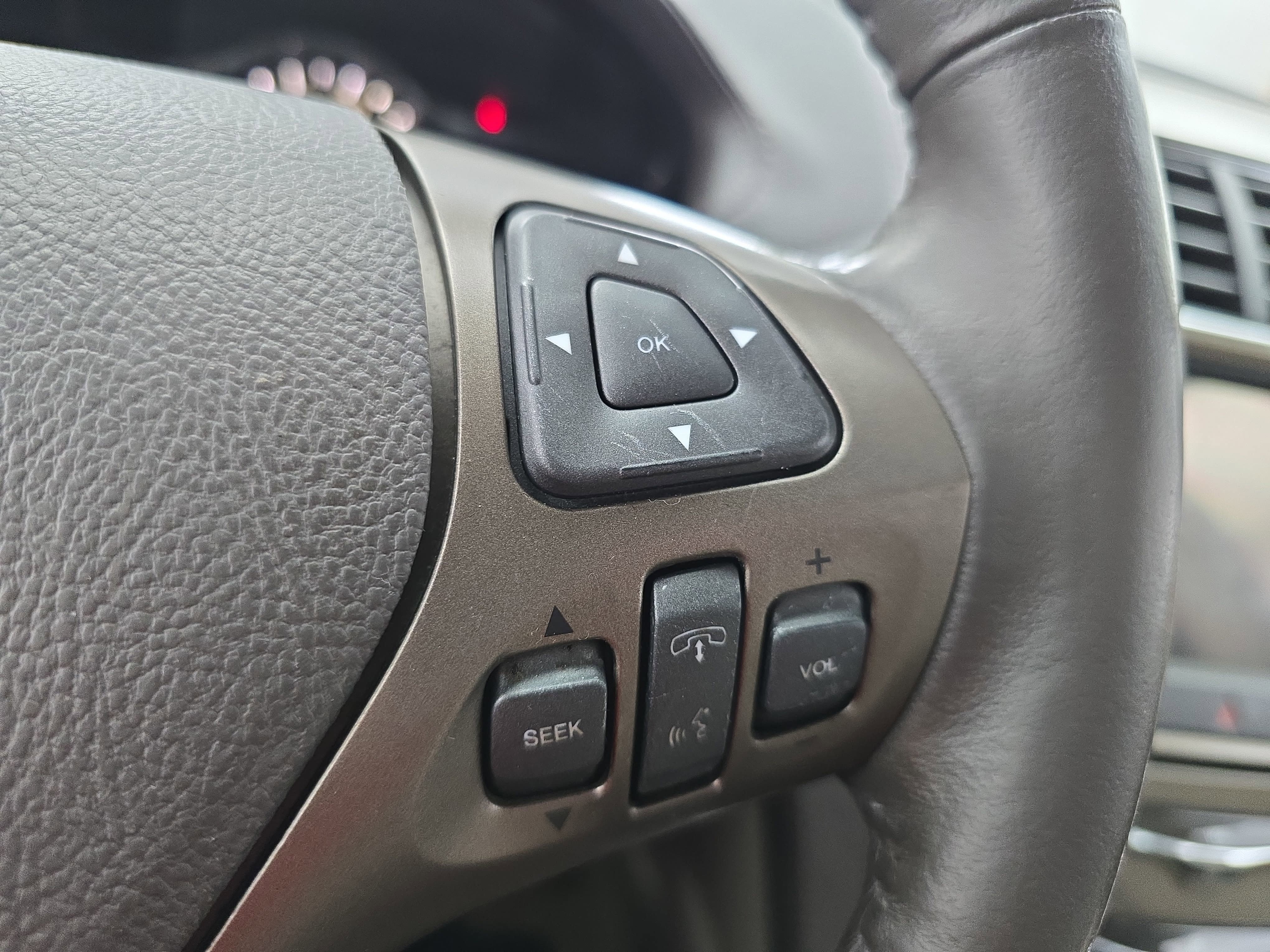 Used 2012 Lincoln MKX FWD image 18