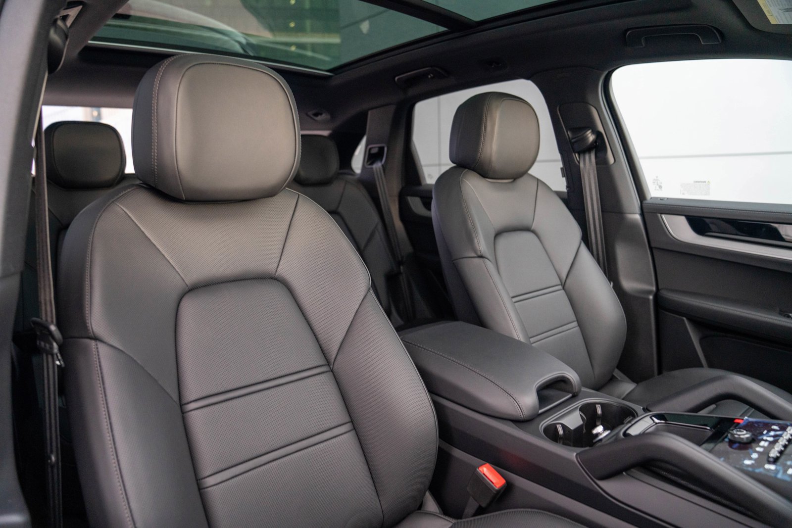 Certified 2026 Porsche Cayenne AWD/4WD image 25