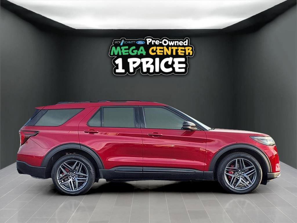 Used 2025 Ford Explorer ST image 32