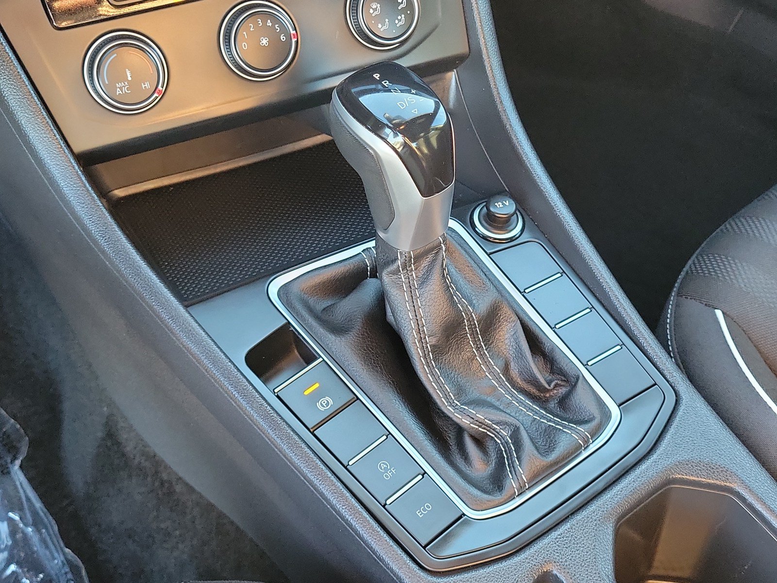 Used 2023 Volkswagen Jetta Sport FWD image 25