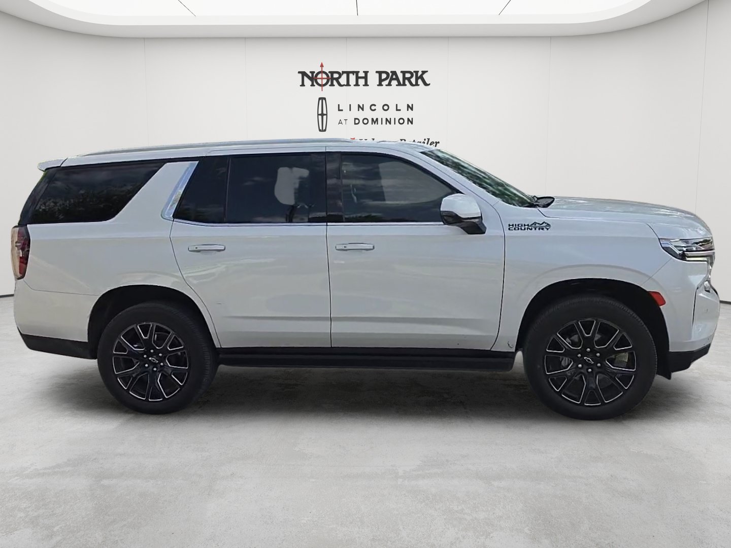 Used 2023 Chevrolet Tahoe High Country AWD/4WD image 4