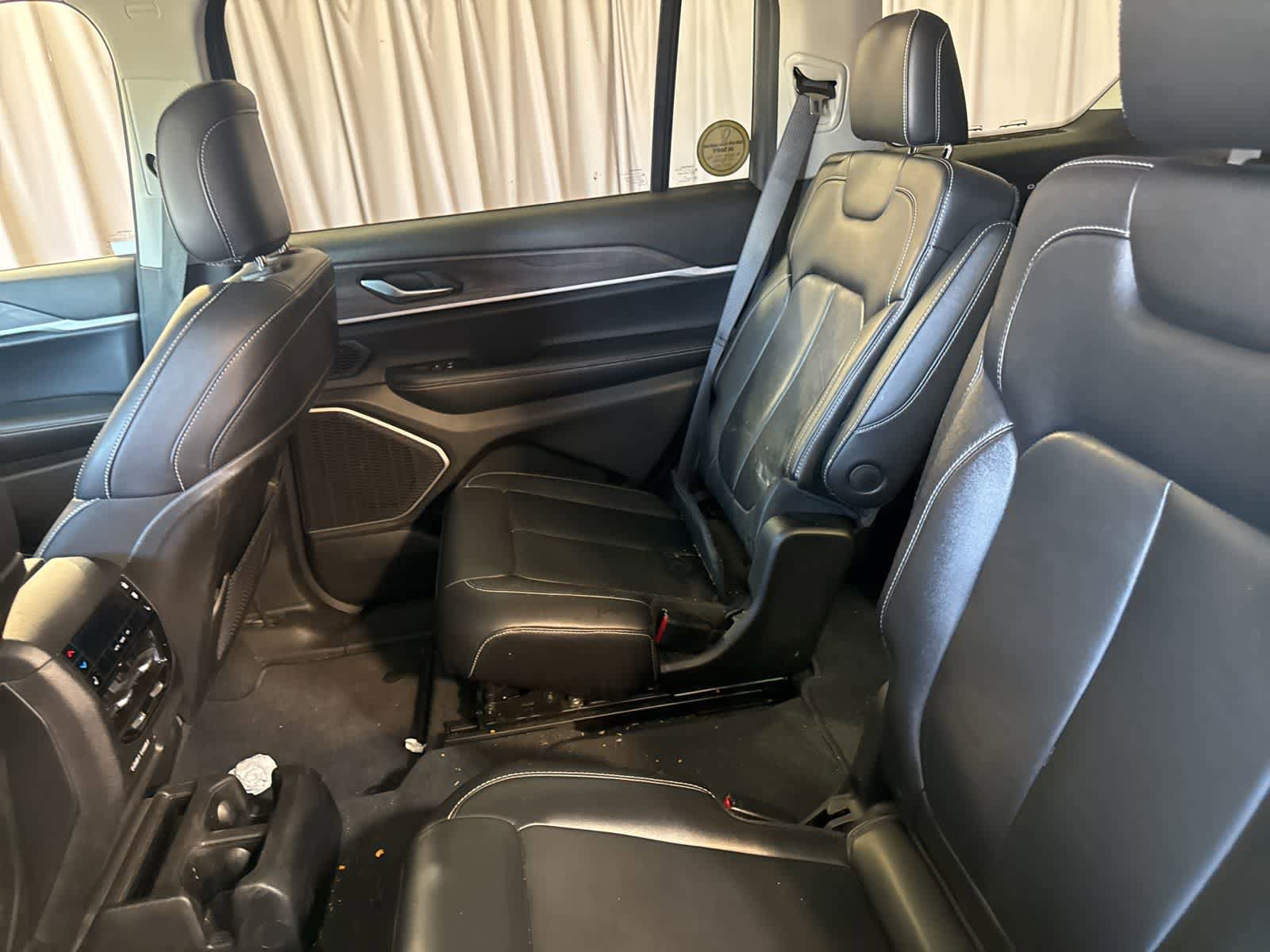 Used 2022 Jeep Grand Cherokee L Limited AWD/4WD image 14