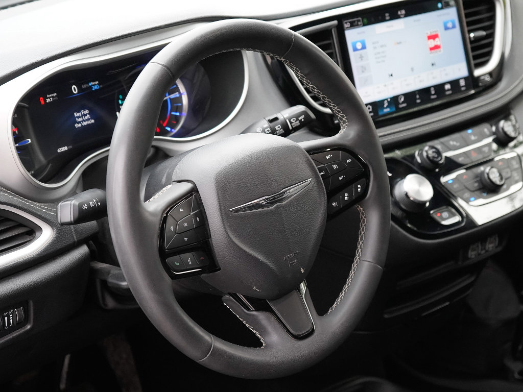 Used 2024 Chrysler Pacifica Limited image 13
