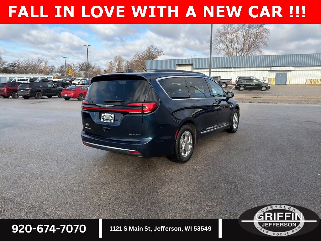 Used 2022 Chrysler Pacifica Limited image 8