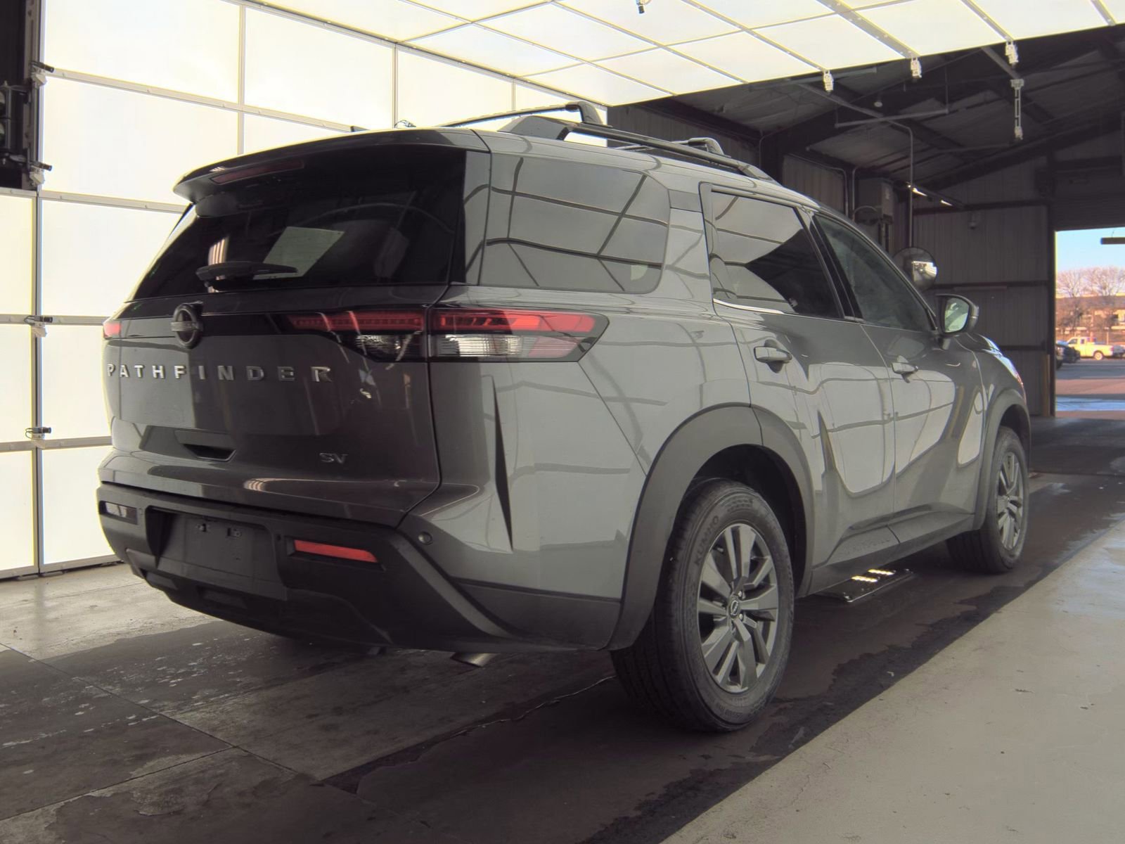 Used 2023 Nissan Pathfinder SV image 7