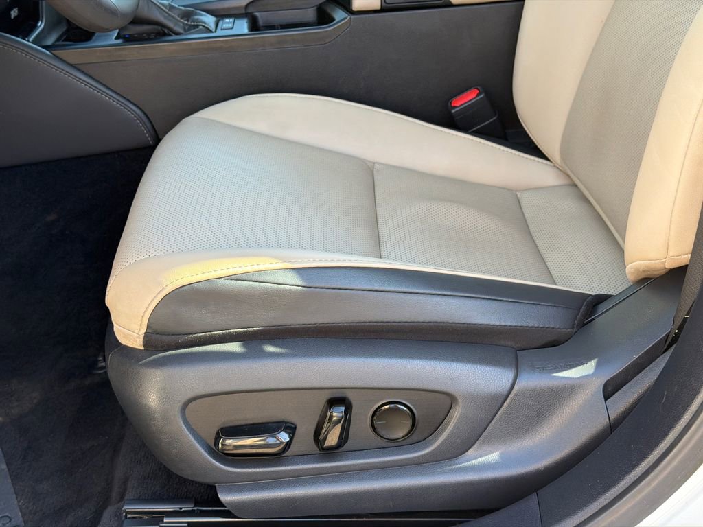 Used 2021 Lexus ES 300h w/ Premium Package image 13