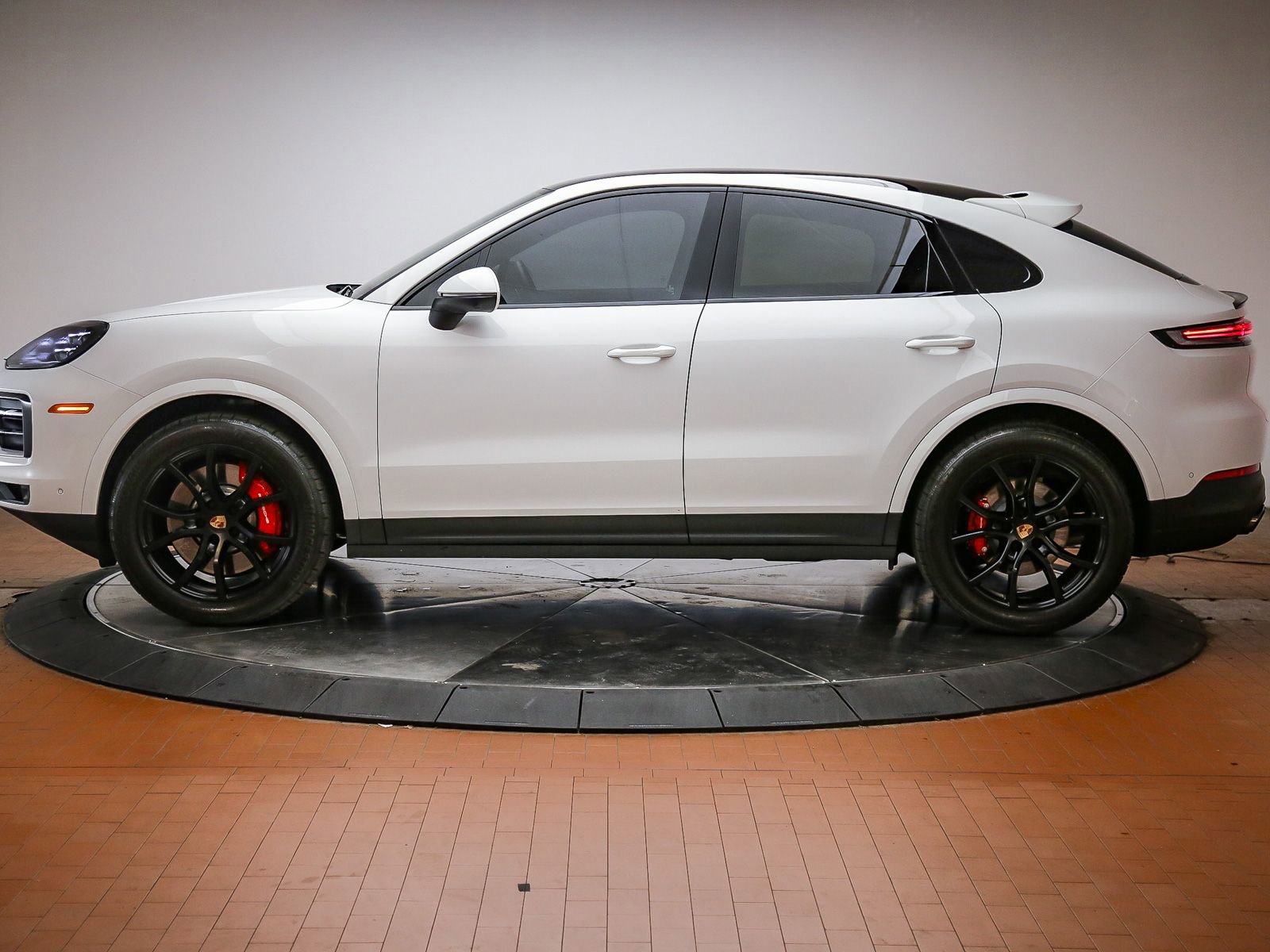 Certified 2026 Porsche Cayenne S AWD/4WD image 2