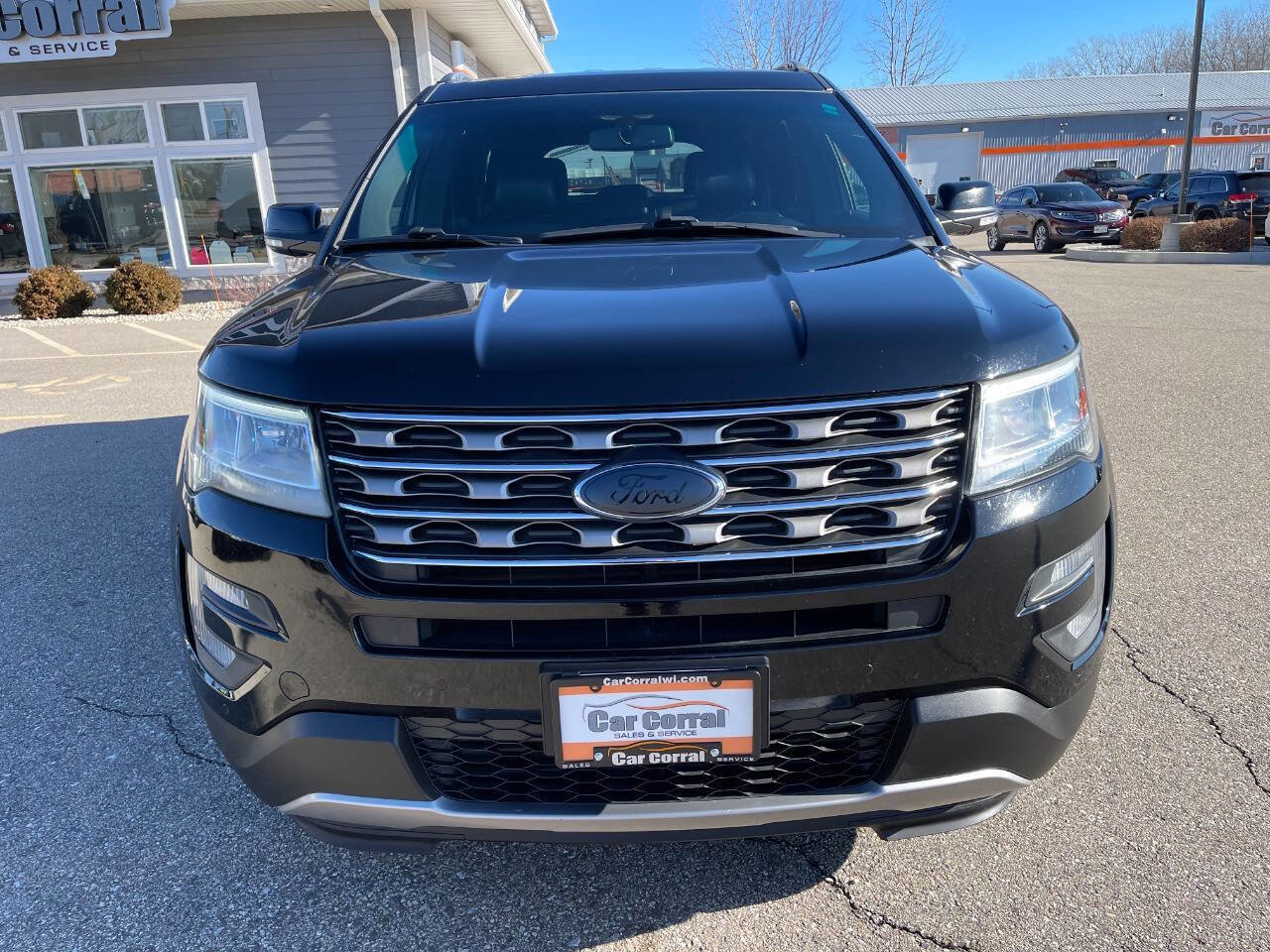 Used 2017 Ford Explorer XLT w/ Equipment Group 202A image 8