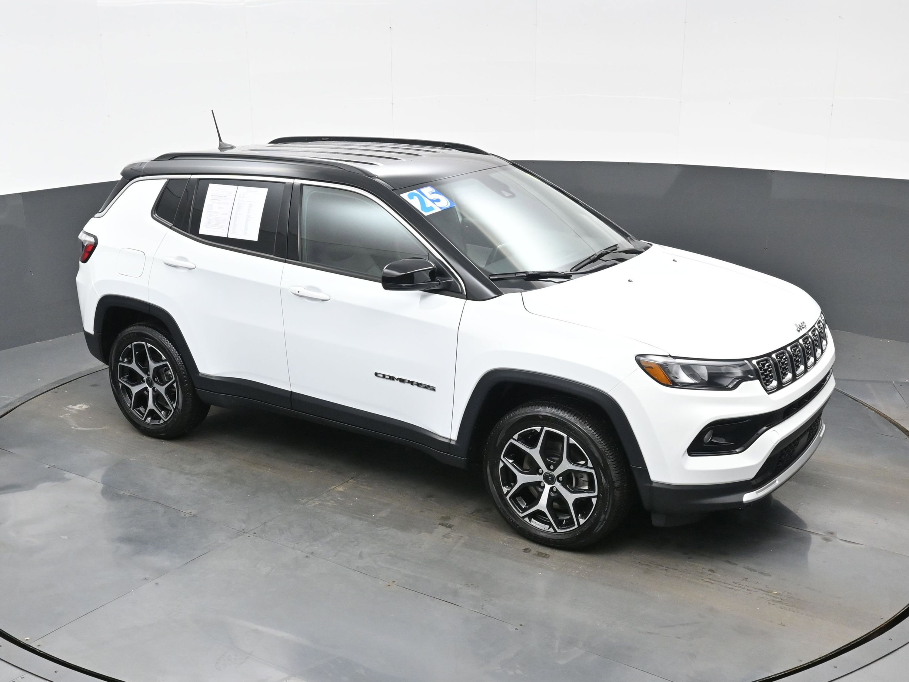 Used 2025 Jeep Compass Limited image 39