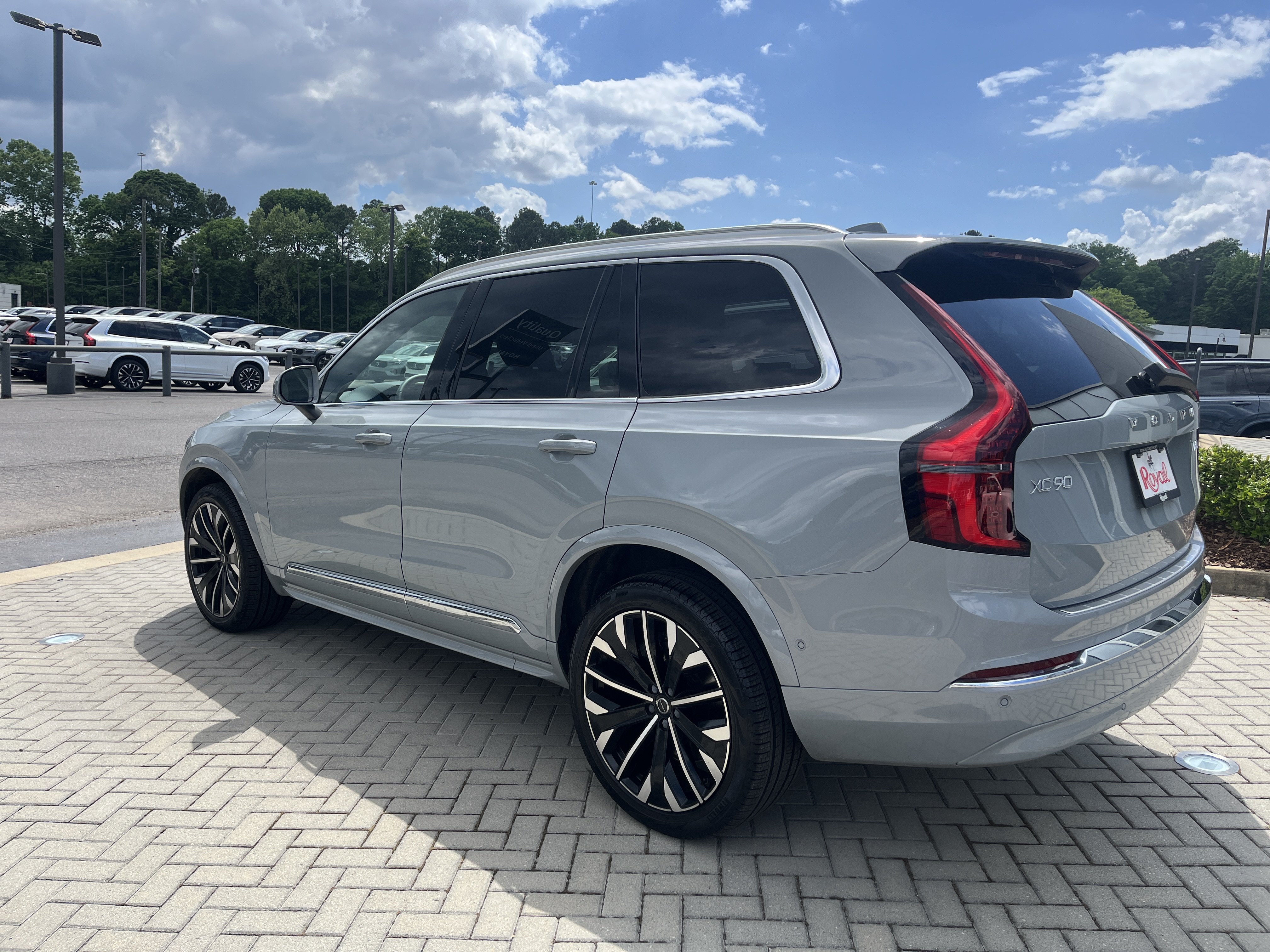 New 2026 Volvo XC90 B6 Plus w/ Protection Package Premier AWD/4WD image 3