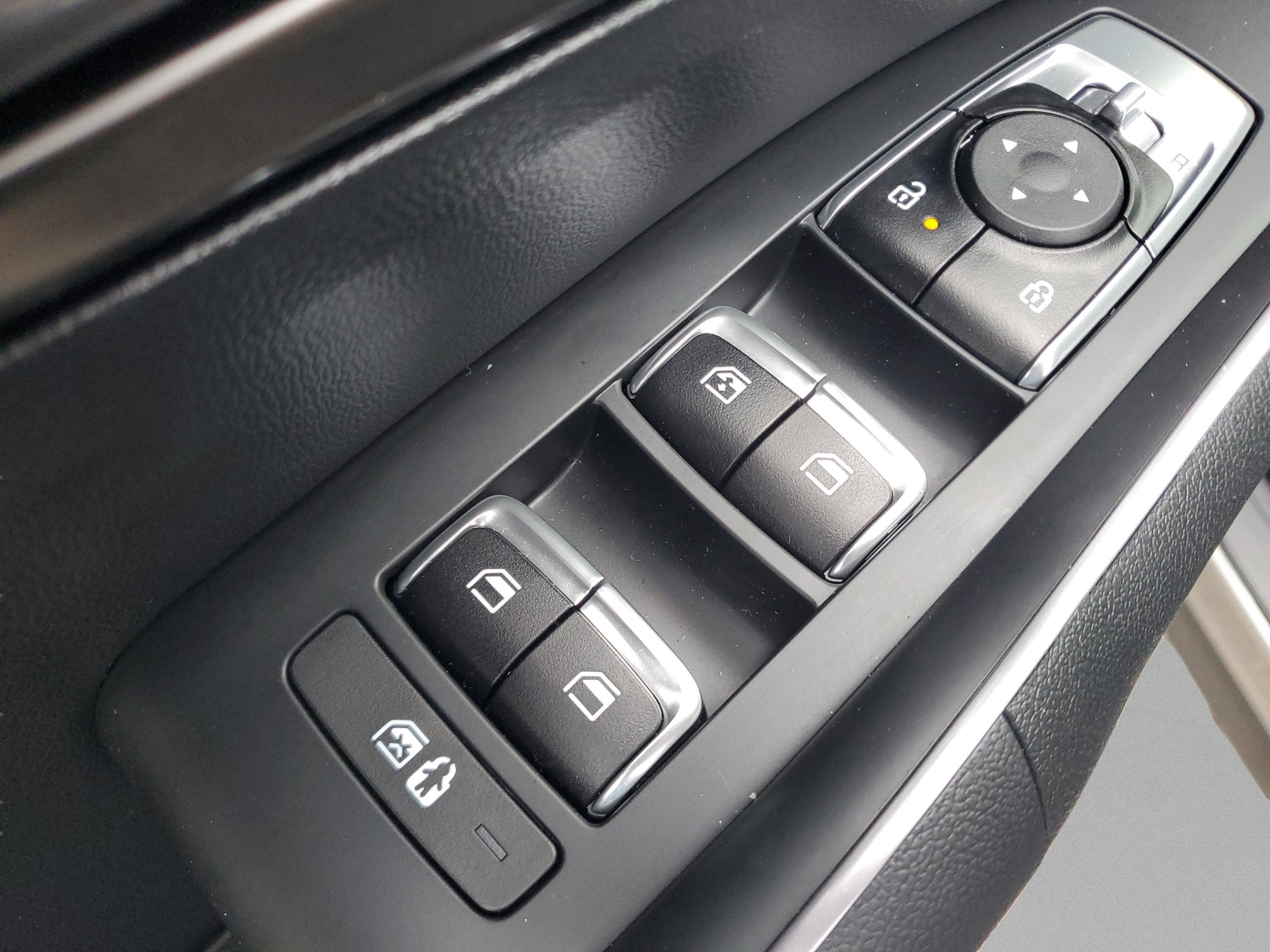 Certified 2025 Kia Sorento EX w/ EX Panoramic Sunroof Package image 14