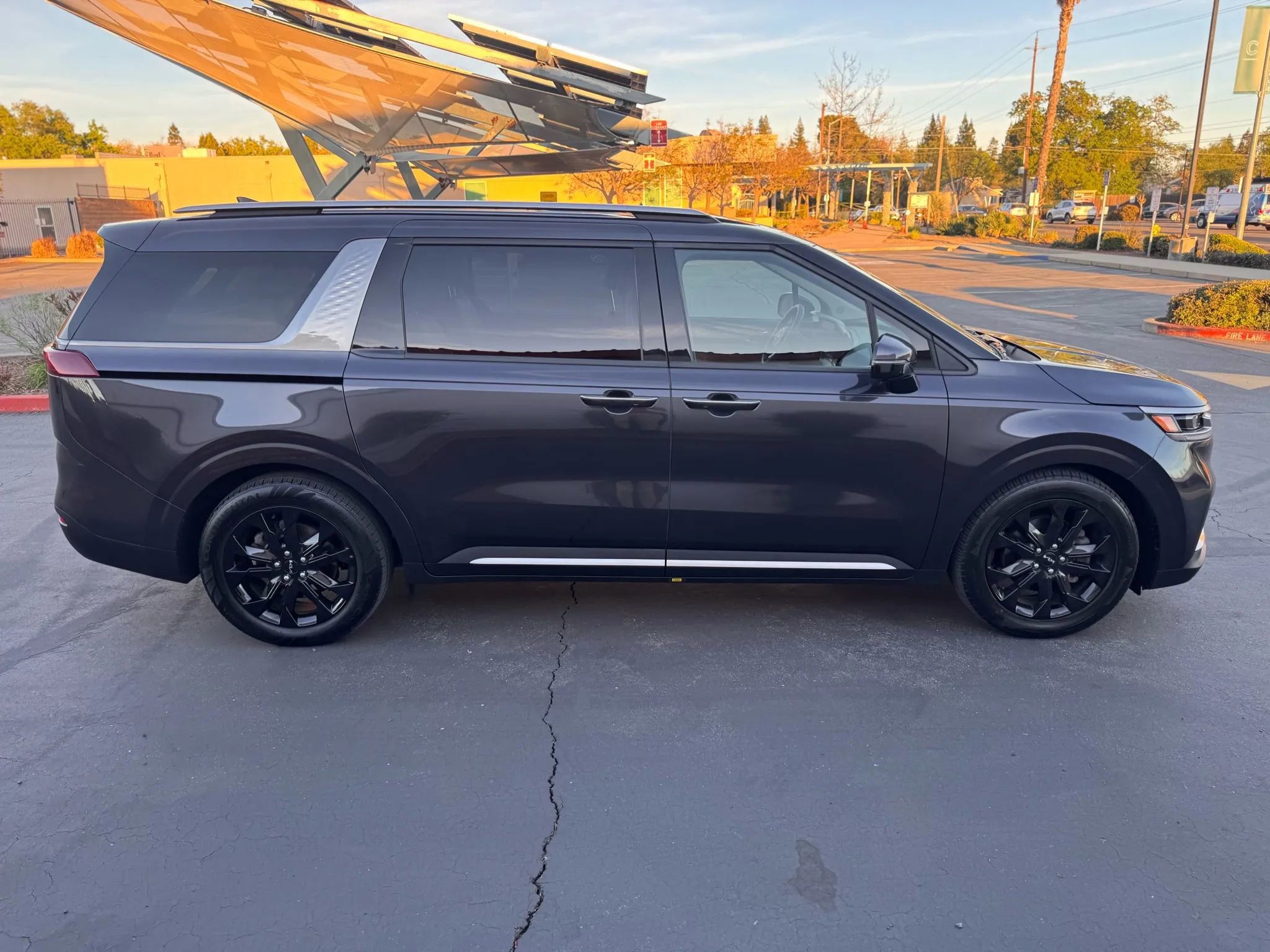 Used 2024 Kia Carnival SX Prestige image 7