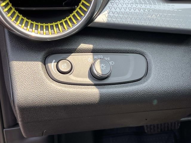 New 2026 Chevrolet Trax LT w/ LT Convenience Package FWD image 24