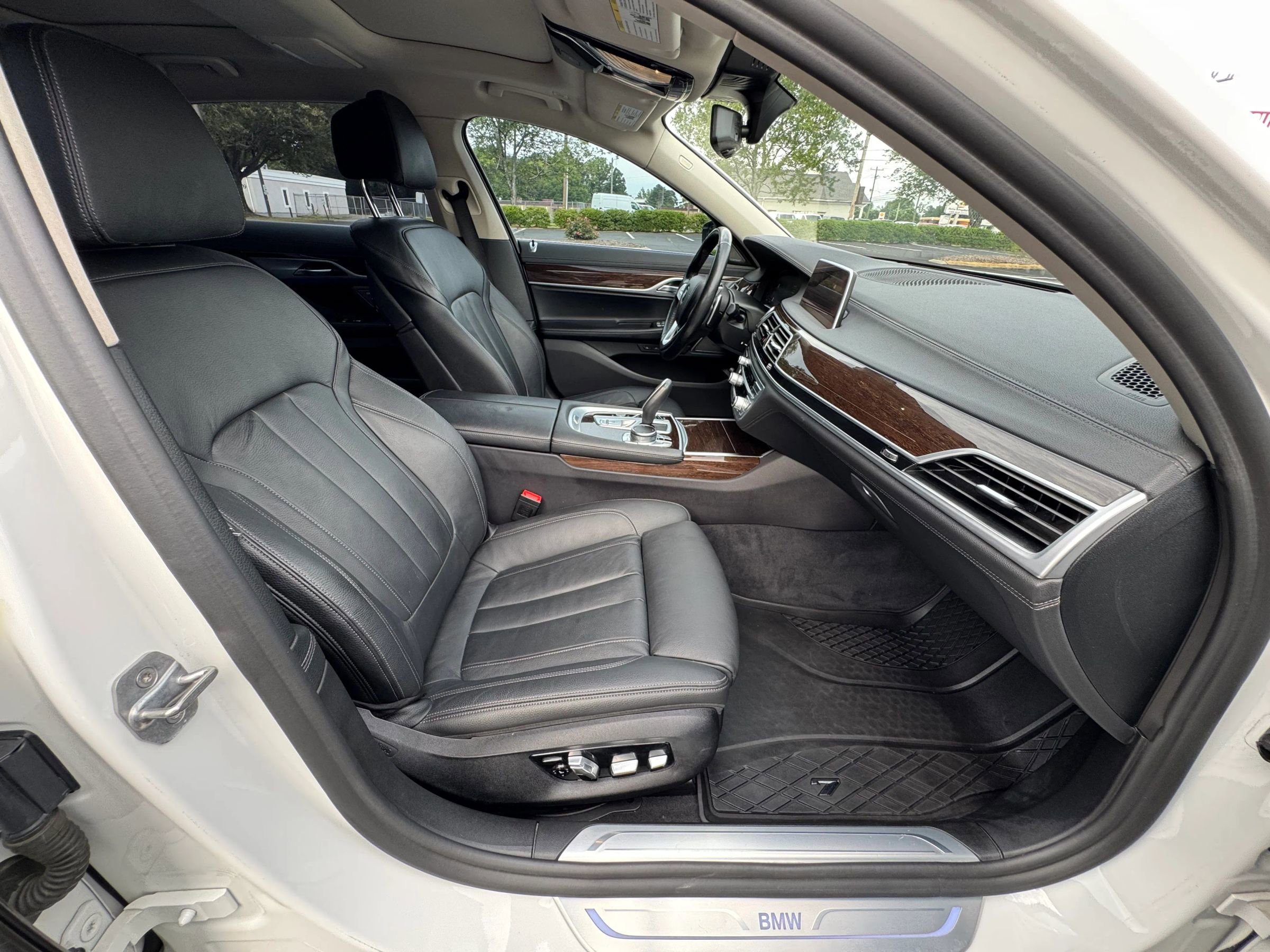 Used 2020 BMW 740i image 19