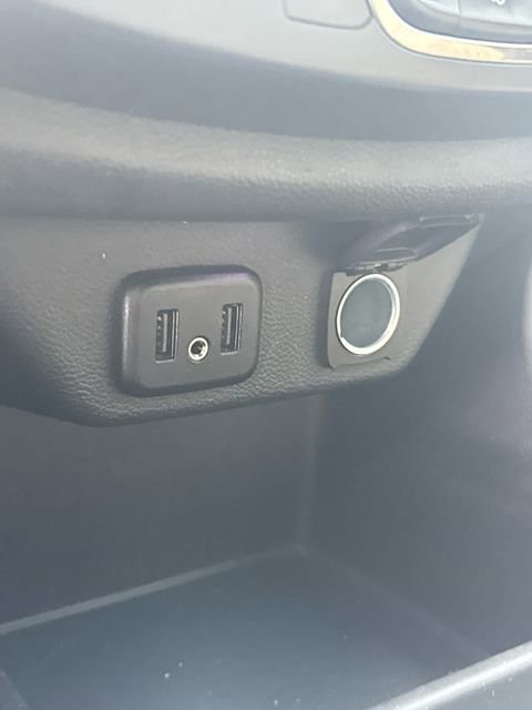 Used 2022 Chevrolet Traverse LS FWD image 29