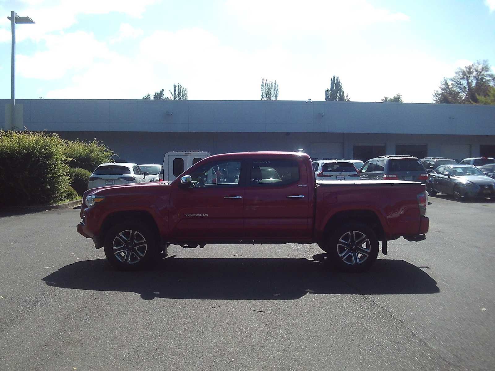 Used 2016 Toyota Tacoma Limited w/ Towing Package AWD/4WD image 2