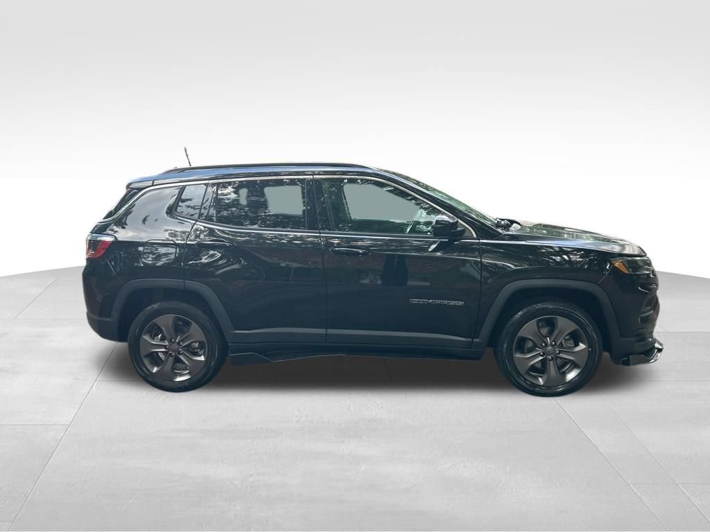 Used 2022 Jeep Compass Latitude w/ Sun and Sound Group AWD/4WD image 7
