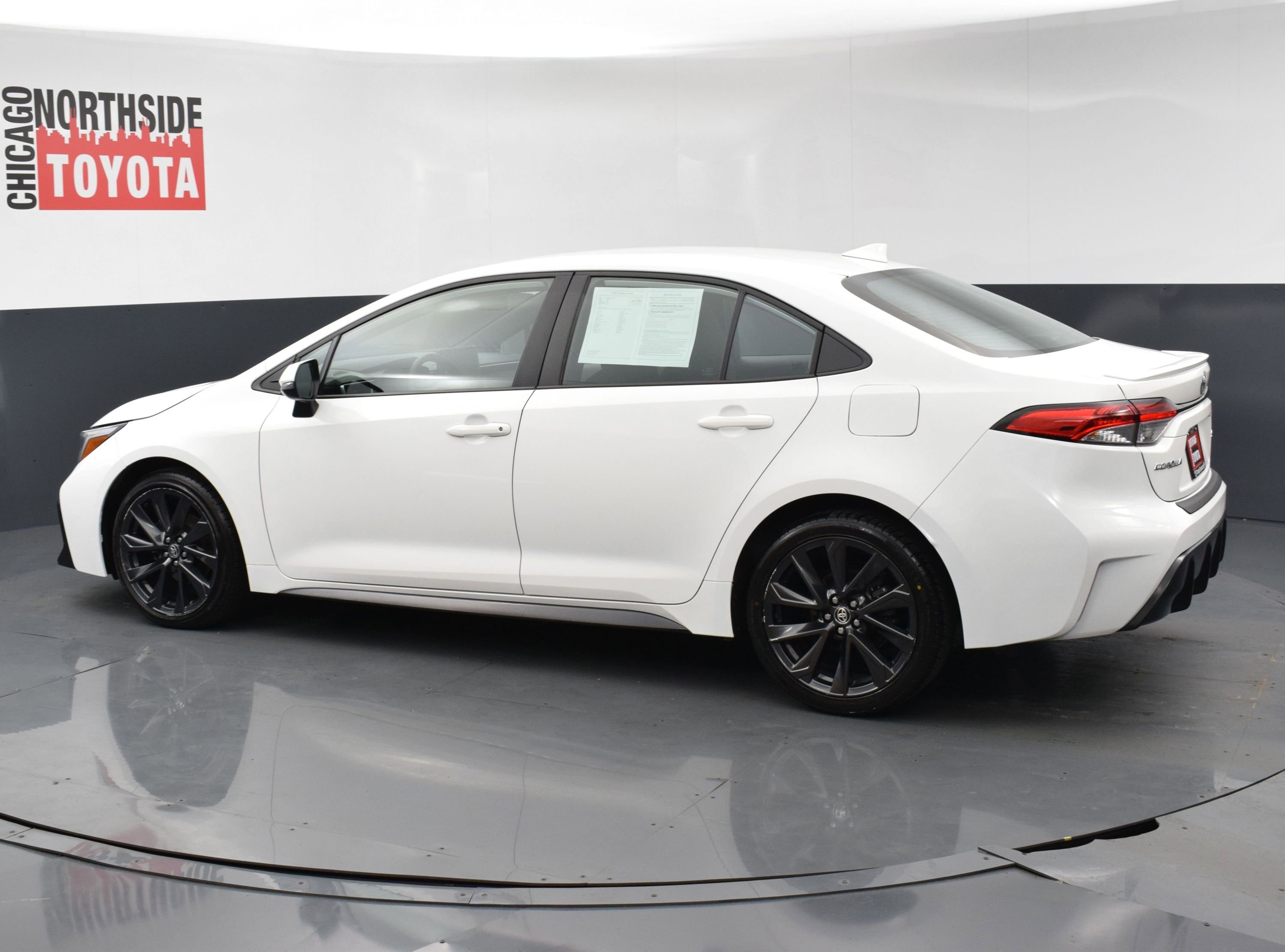 Used 2023 Toyota Corolla SE FWD image 2