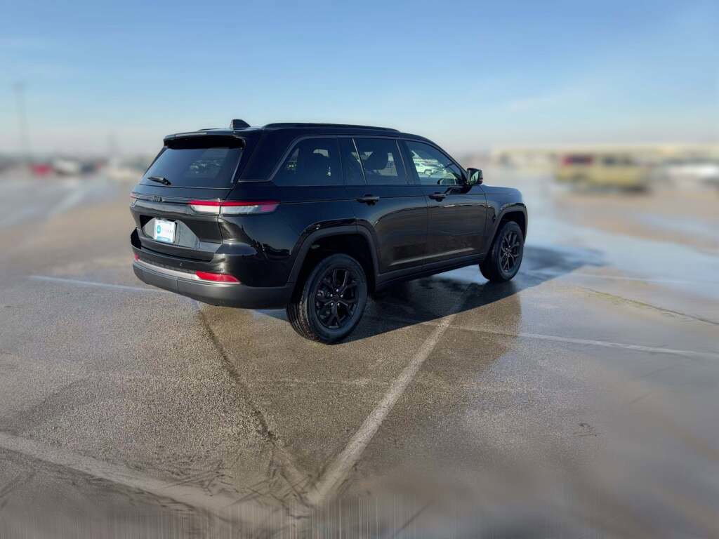 New 2026 Jeep Grand Cherokee Altitude image 12