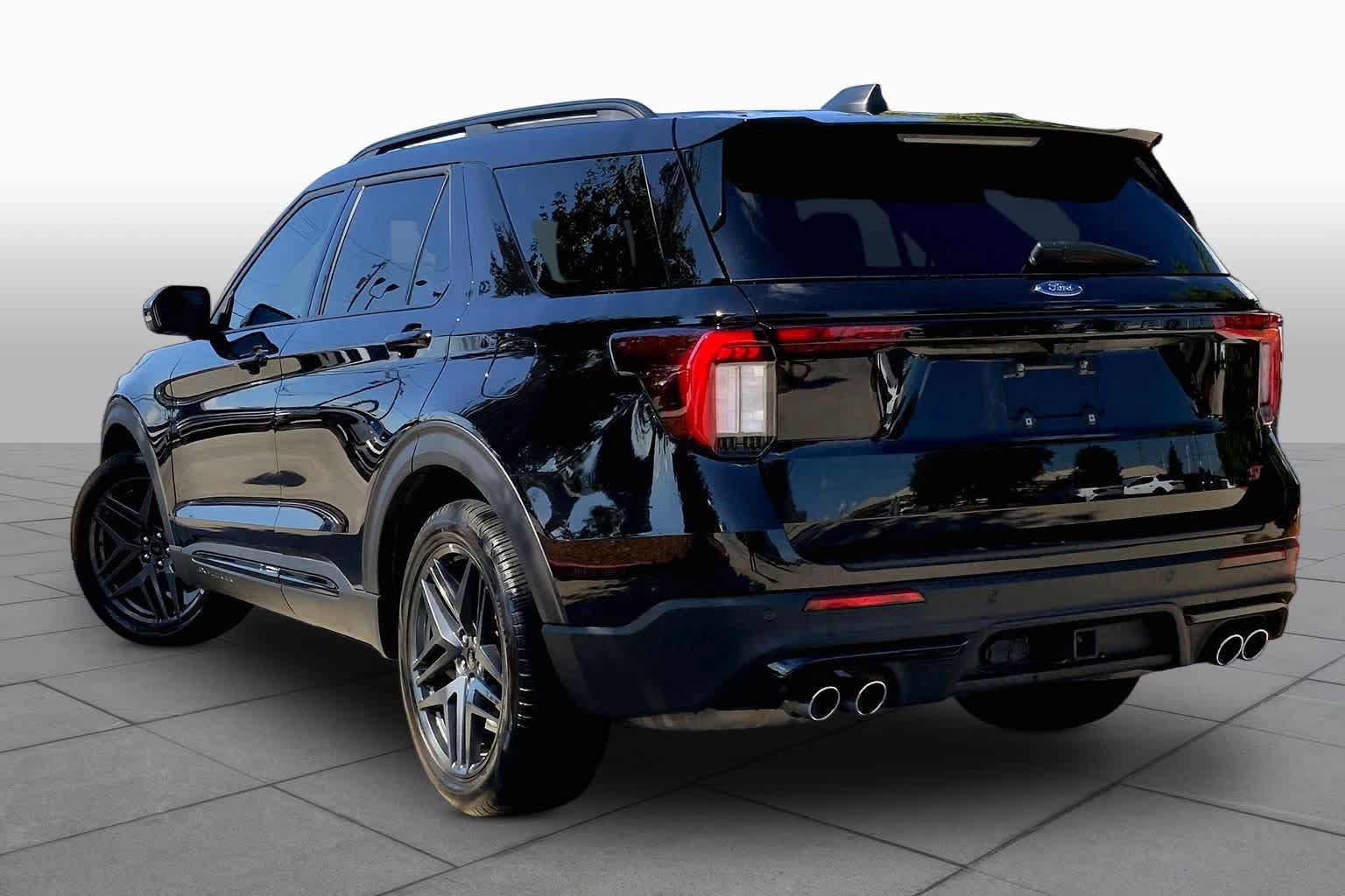 Used 2025 Ford Explorer ST AWD/4WD image 12