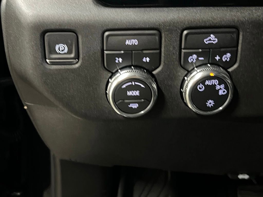 New 2026 GMC Sierra 1500 SLE w/ Preferred Package AWD/4WD image 19