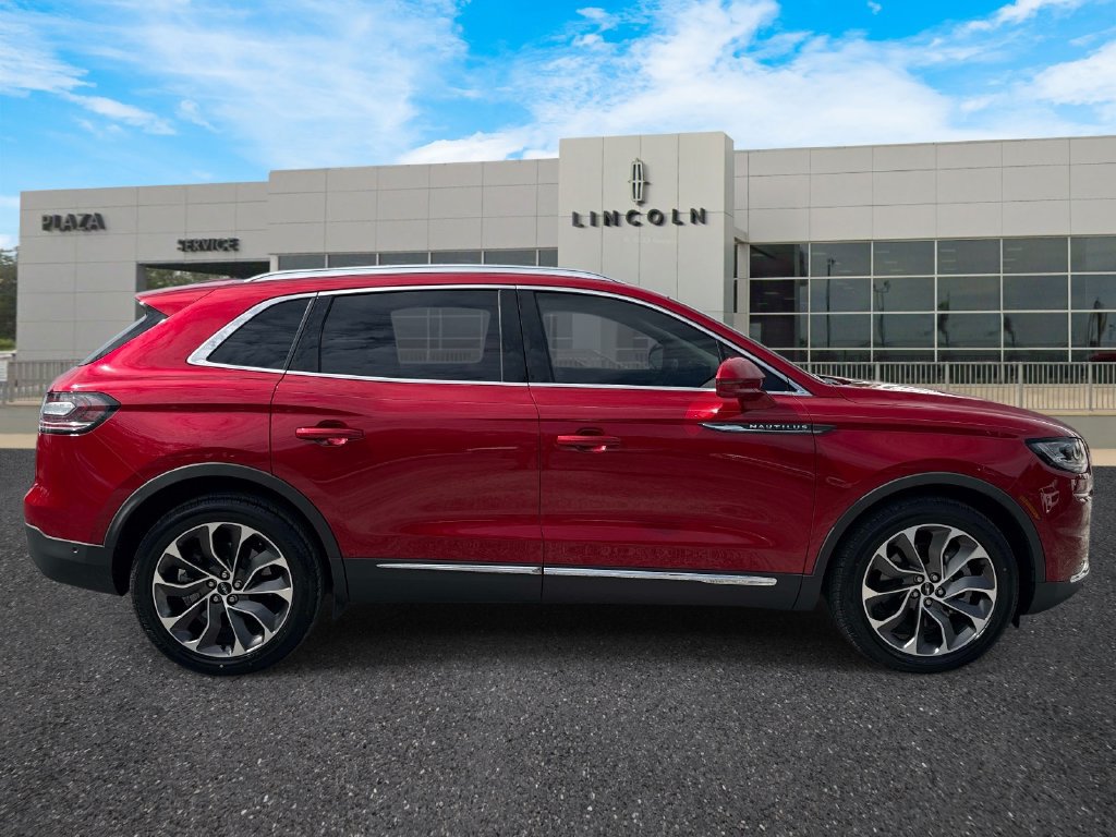 Used 2021 Lincoln Nautilus Reserve w/ Equipment Group 201A AWD/4WD image 2