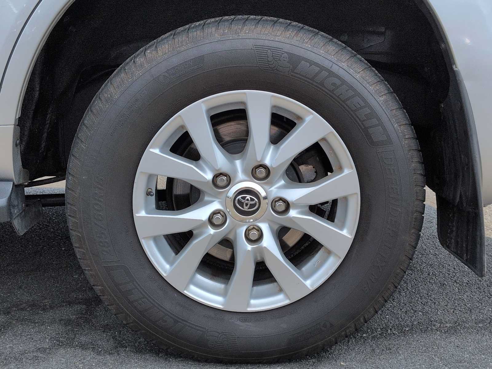 Used 2018 Toyota Land Cruiser AWD/4WD image 14