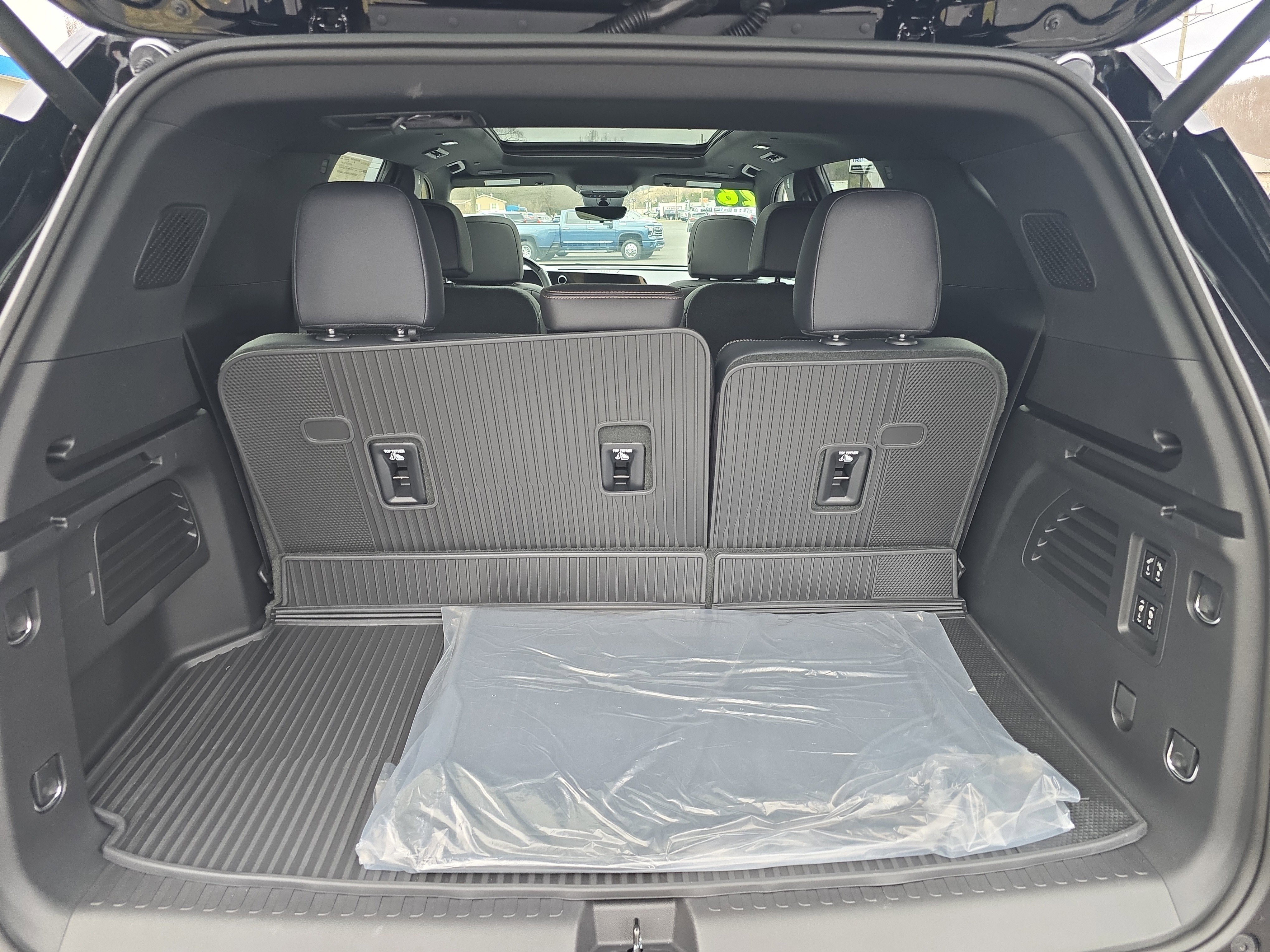 New 2026 Chevrolet Traverse High Country w/ LPO, Floor Liner Package image 5