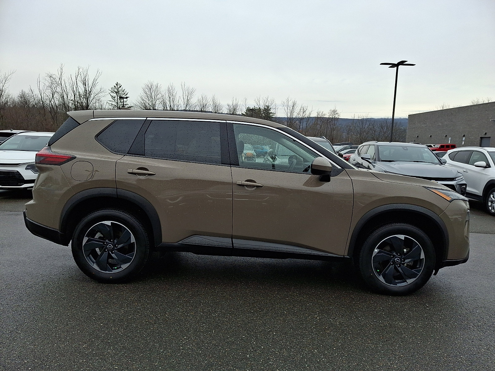 Used 2025 Nissan Rogue SV image 7