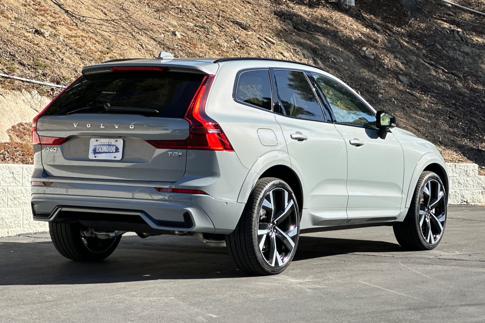 New 2026 Volvo XC60 T8 Ultra AWD/4WD image 4