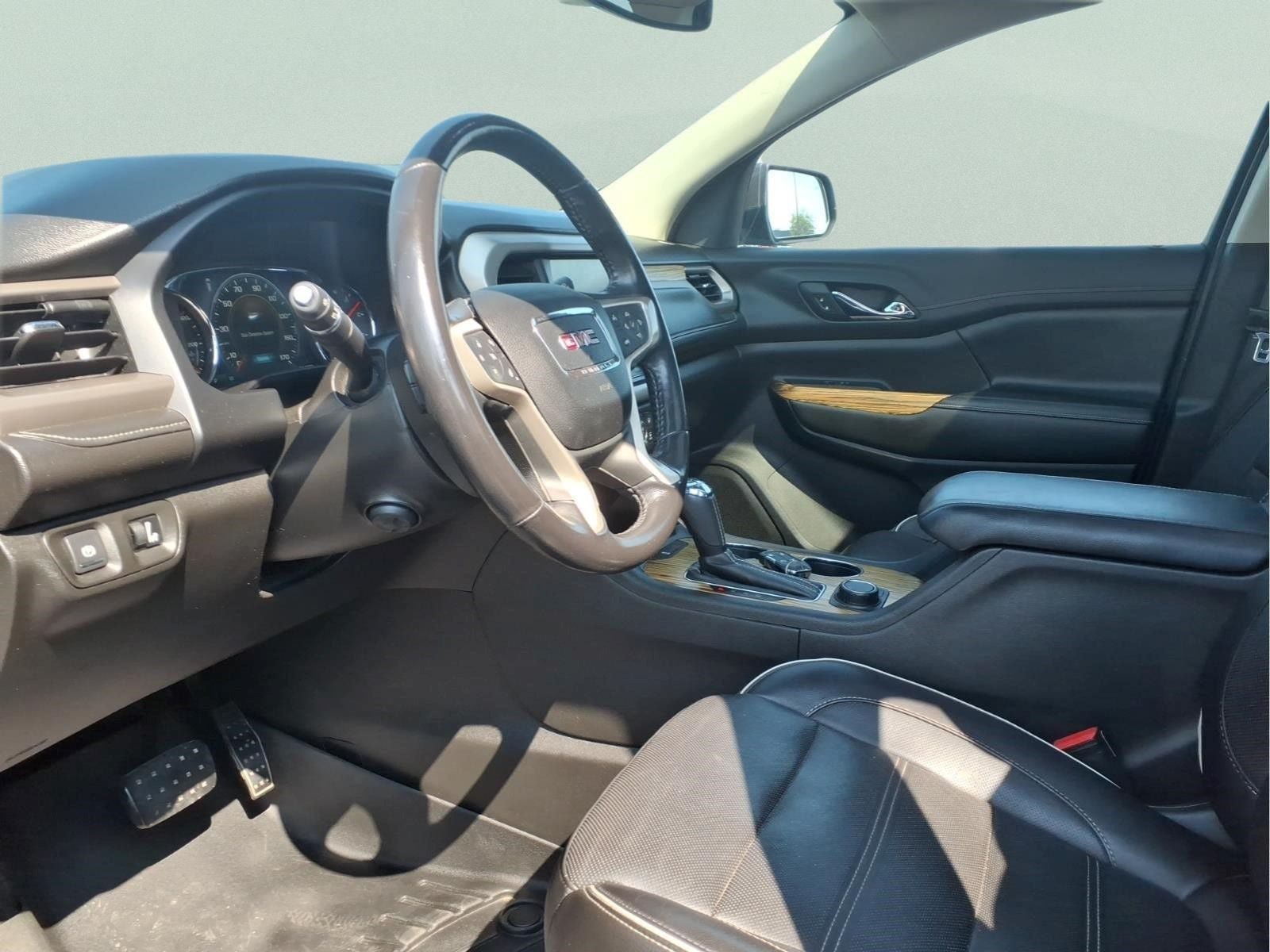 Used 2019 GMC Acadia Denali w/ Technology Package FWD image 20